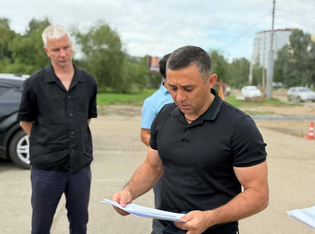 Мэр Благовещенска снова вышел на дороги (фото) Мэр Благовещенска снова вышел на дороги (фото)