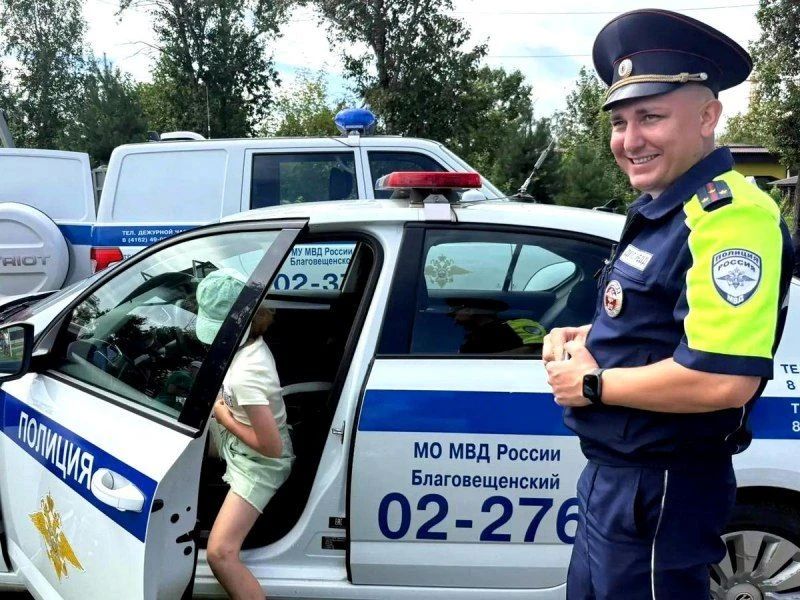 Дети, полицейские и ростовые символы ГТО провели «Зарядку со стражем порядка» в амурском лагере (фото, видео) Дети, полицейские и ростовые символы ГТО провели «Зарядку со стражем порядка» в амурском лагере (фото, видео)