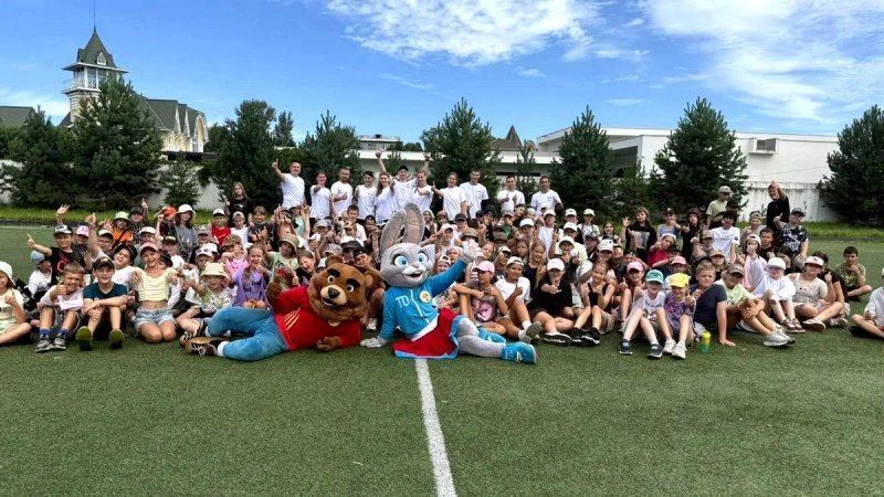 Дети, полицейские и ростовые символы ГТО провели «Зарядку со стражем порядка» в амурском лагере (фото, видео) Дети, полицейские и ростовые символы ГТО провели «Зарядку со стражем порядка» в амурском лагере (фото, видео)