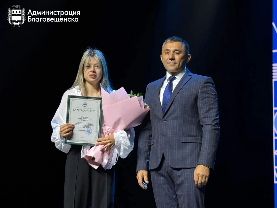 В честь 70-летия Дня строителя в Благовещенске наградили заслуженных сотрудников отрасли В честь 70-летия Дня строителя в Благовещенске наградили заслуженных сотрудников отрасли