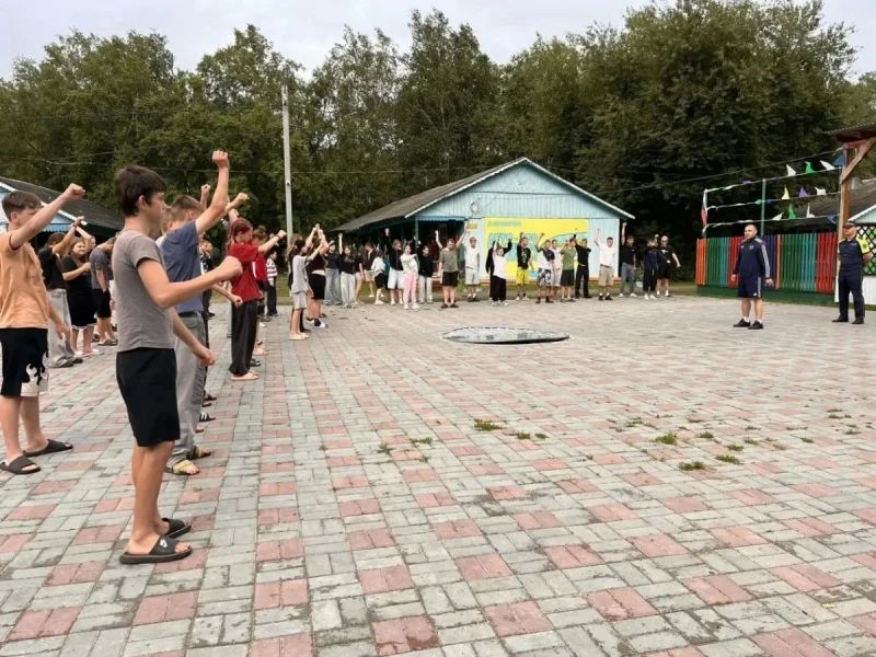 «Зарядка со стражем порядка» охватила Зею и Тамбовский район «Зарядка со стражем порядка» охватила Зею и Тамбовский район