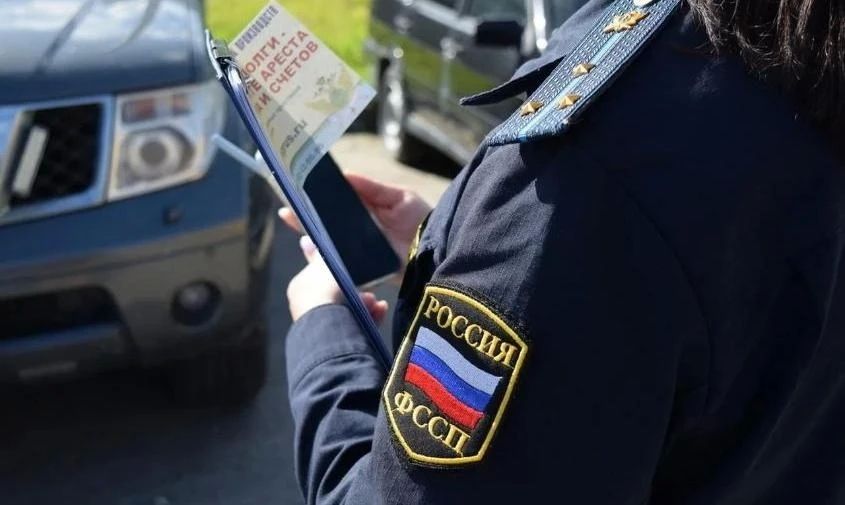 «Дорогая» скорость: банк списал со счета лихача из Благовещенска двойную сумму за штрафы ГАИ