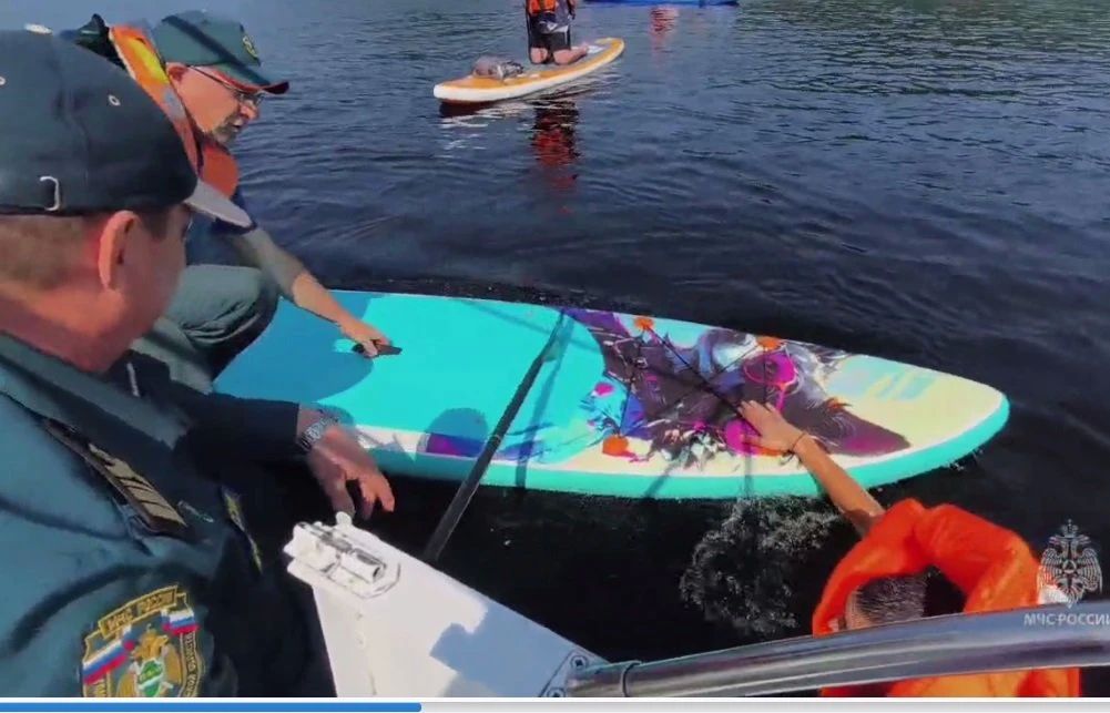Спасатели помогли упавшему с сапборда на Зейском водохранилище Спасатели помогли упавшему с сапборда на Зейском водохранилище