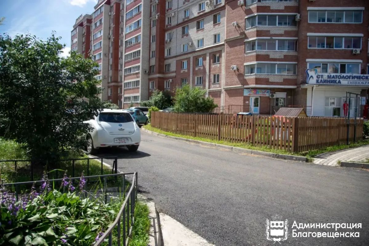 Девять внутриквартальных проездов заасфальтировали в Благовещенске