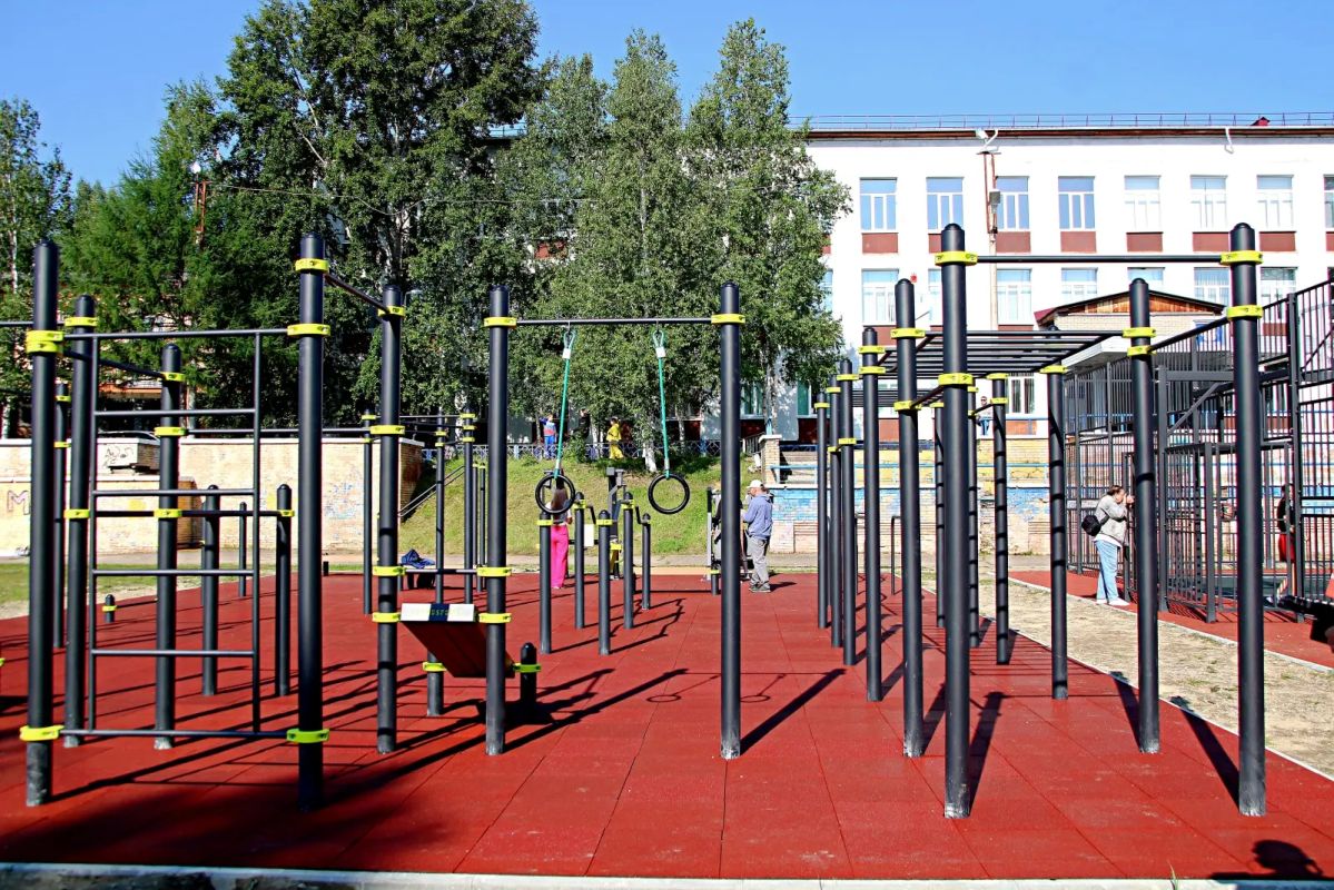 Подарок для спортсменов: в День физкультурника в Тынде открыли «умную» спортплощадку Подарок для спортсменов: в День физкультурника в Тынде открыли «умную» спортплощадку