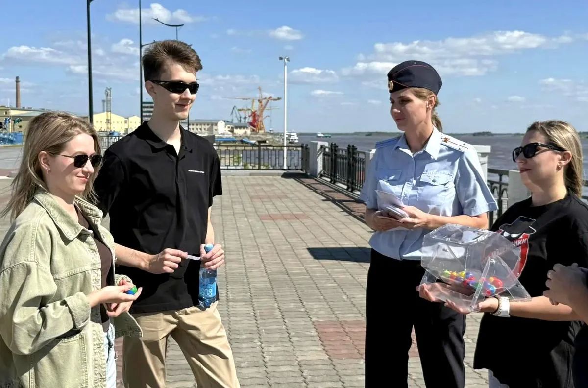 В Благовещенске полицейские и члены Общественного совета провели профилактическое мероприятие для детей в рамках акции «Каникулы с Общественным советом» В Благовещенске полицейские и члены Общественного совета провели профилактическое мероприятие для детей в рамках акции «Каникулы с Общественным советом»