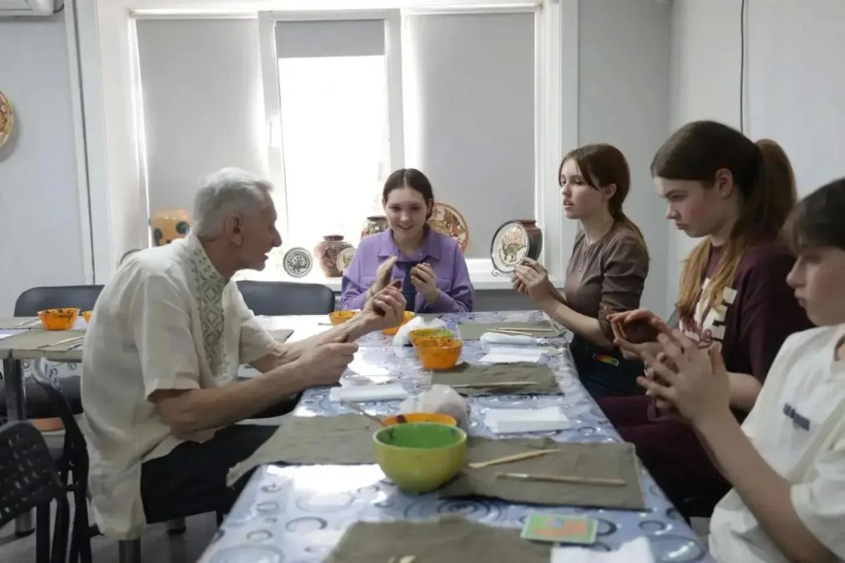 Сделать глиняную вазу, сшить платье, поиграть в настольные игры: благовещенская молодежь может разнообразить свой досуг Сделать глиняную вазу, сшить платье, поиграть в настольные игры: благовещенская молодежь может разнообразить свой досуг