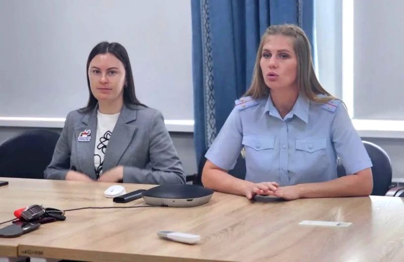 Сотрудники полиции провели профилактическую беседу с кураторами регионального филиала фонда «Защитники Отечества» Сотрудники полиции провели профилактическую беседу с кураторами регионального филиала фонда «Защитники Отечества»