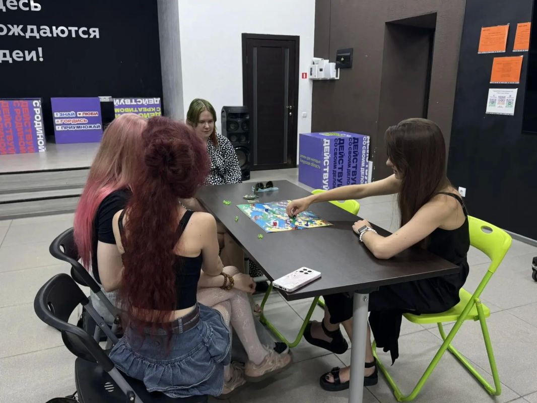 Сделать глиняную вазу, сшить платье, поиграть в настольные игры: благовещенская молодежь может разнообразить свой досуг Сделать глиняную вазу, сшить платье, поиграть в настольные игры: благовещенская молодежь может разнообразить свой досуг