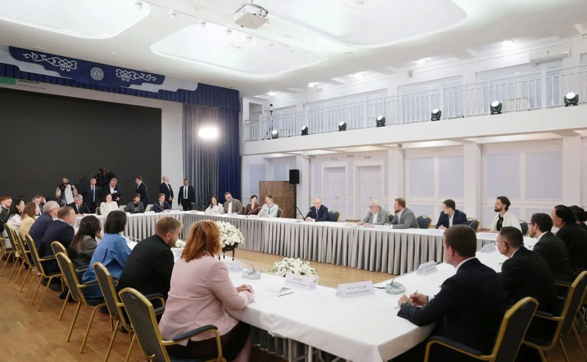 Василий Орлов: Владимир Путин: «Амурская область развивается бурно» Василий Орлов: Владимир Путин: «Амурская область развивается бурно»