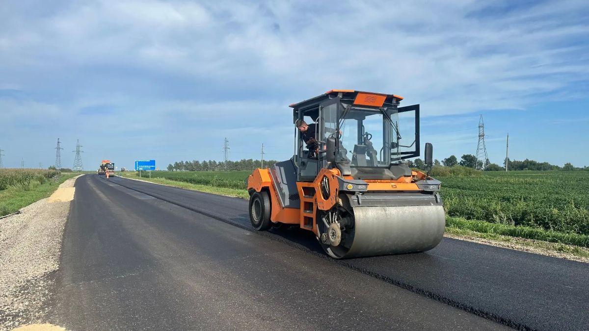 В Бурейском округе асфальтируют трассу Благовещенск – Гомелевка В Бурейском округе асфальтируют трассу Благовещенск – Гомелевка