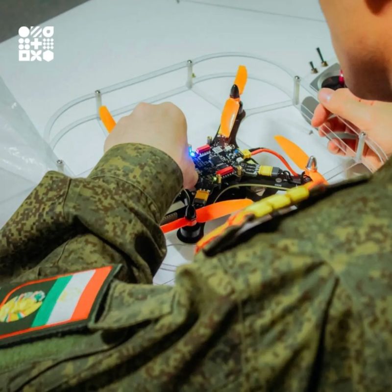 В Амурской области школьников обучают управлению беспилотниками