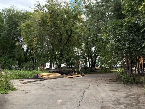 Сегодня проверил, как идет модернизация территории третьего корпуса детского сада №19 на улице Комсомольской Сегодня проверил, как идет модернизация территории третьего корпуса детского сада №19 на улице Комсомольской