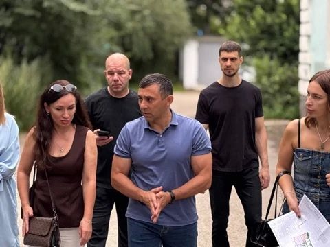 Сегодня проверил, как идет модернизация территории третьего корпуса детского сада №19 на улице Комсомольской Сегодня проверил, как идет модернизация территории третьего корпуса детского сада №19 на улице Комсомольской