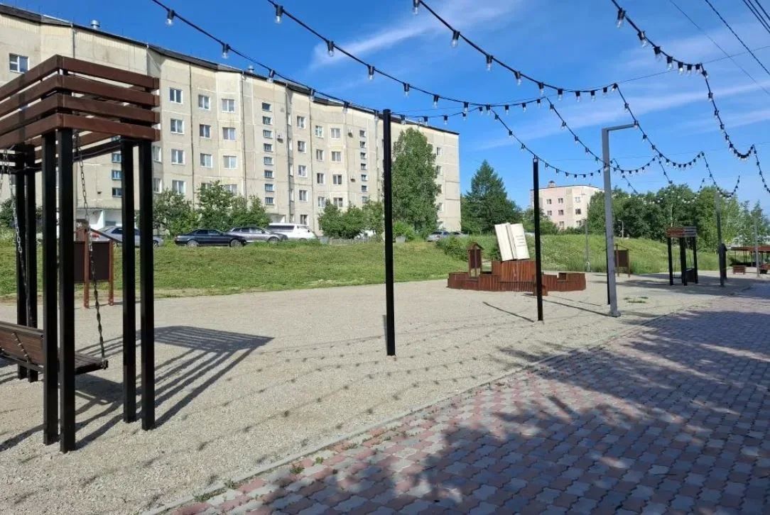 В Шимановске завершили благоустройство «Литературного вернисажа» в Парламентском сквере В Шимановске завершили благоустройство «Литературного вернисажа» в Парламентском сквере