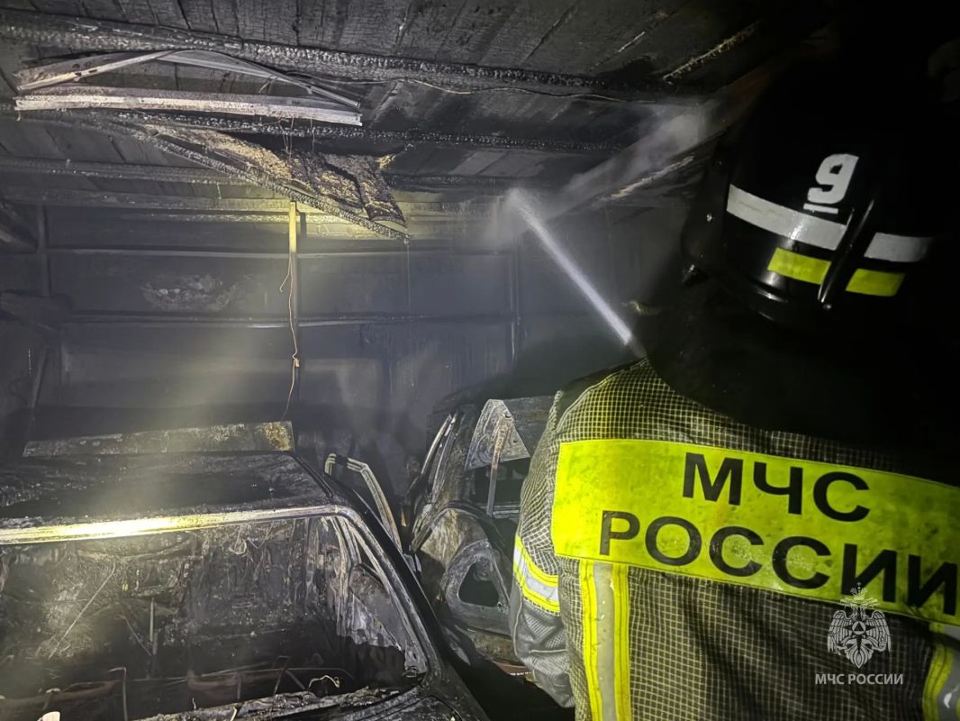#СобытияМЧС28. В Амурской области за прошедшие сутки Потушено 3 пожара, на 2 из них привлекались силы и средства МЧС России: в Шимановске на ул. Перской горели летняя кухня и гараж с легковыми автомобилями внутри #СобытияМЧС28. В Амурской области за прошедшие сутки Потушено 3 пожара, на 2 из них привлекались силы и средства МЧС России: в Шимановске на ул. Перской горели летняя кухня и гараж с легковыми автомобилями внутри