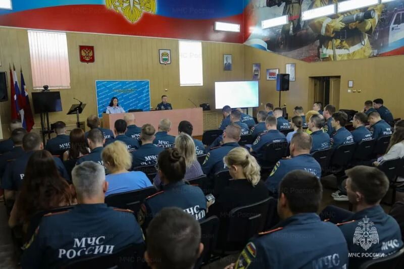 В МЧС Амурской области сотрудники ГАИ провели занятие по дорожной безопасности В МЧС Амурской области сотрудники ГАИ провели занятие по дорожной безопасности