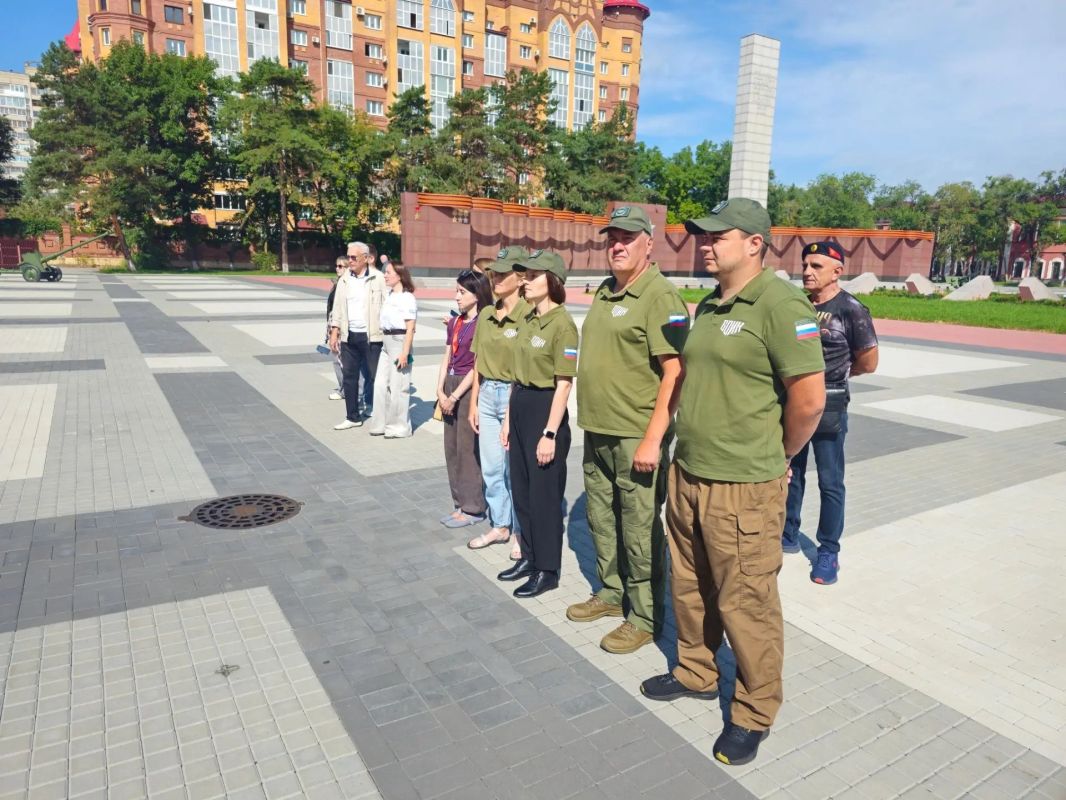 В Благовещенске почтили память волонтёров молодежки Народного фронта В Благовещенске почтили память волонтёров молодежки Народного фронта