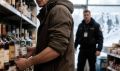 Бутылка в рукаве: амурчанин пытался вынести алкоголь из магазина, не заплатив, и избил охранника