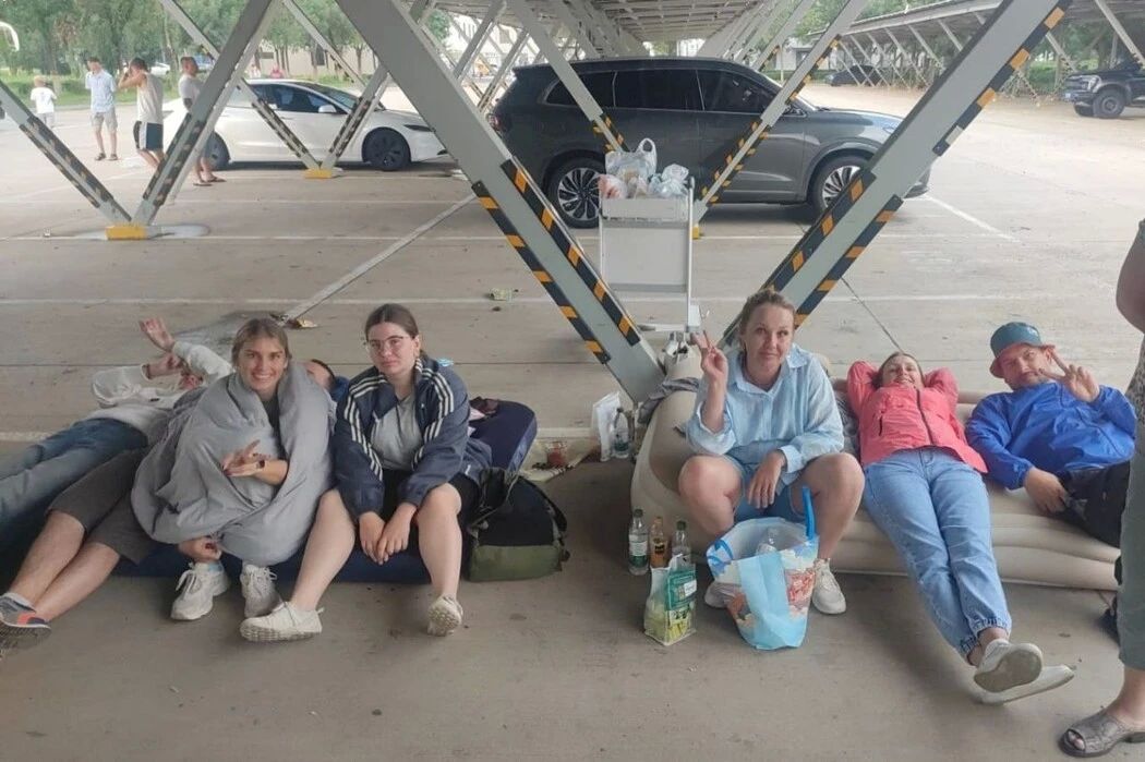 Жители Благовещенска сообщили редакции Amur.life, что по состоянию на 16 часов по амурскому времени вылететь из Бэйдайхэ так и не удалось Жители Благовещенска сообщили редакции Amur.life, что по состоянию на 16 часов по амурскому времени вылететь из Бэйдайхэ так и не удалось