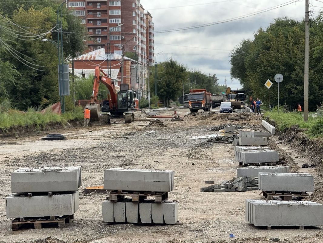 Традиционно начал рабочую неделю с объезда участков городских дорог, которые находятся в ремонте по президентскому нацпроекту «Инфраструктура для жизни» Традиционно начал рабочую неделю с объезда участков городских дорог, которые находятся в ремонте по президентскому нацпроекту «Инфраструктура для жизни»