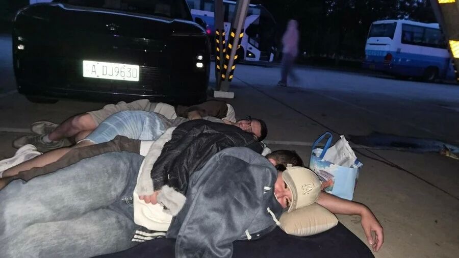 Жители Благовещенска сообщили редакции Amur.life, что по состоянию на 16 часов по амурскому времени вылететь из Бэйдайхэ так и не удалось Жители Благовещенска сообщили редакции Amur.life, что по состоянию на 16 часов по амурскому времени вылететь из Бэйдайхэ так и не удалось