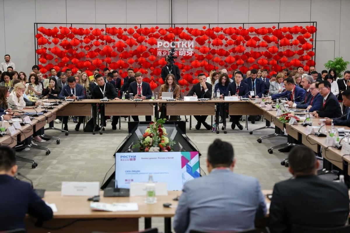 Взаимодействие России и Китая: Губернатор Василий Орлов представил опыт региона на международном форуме в Казани и пригласил к сотрудничеству инвесторов двух стран Взаимодействие России и Китая: Губернатор Василий Орлов представил опыт региона на международном форуме в Казани и пригласил к сотрудничеству инвесторов двух стран