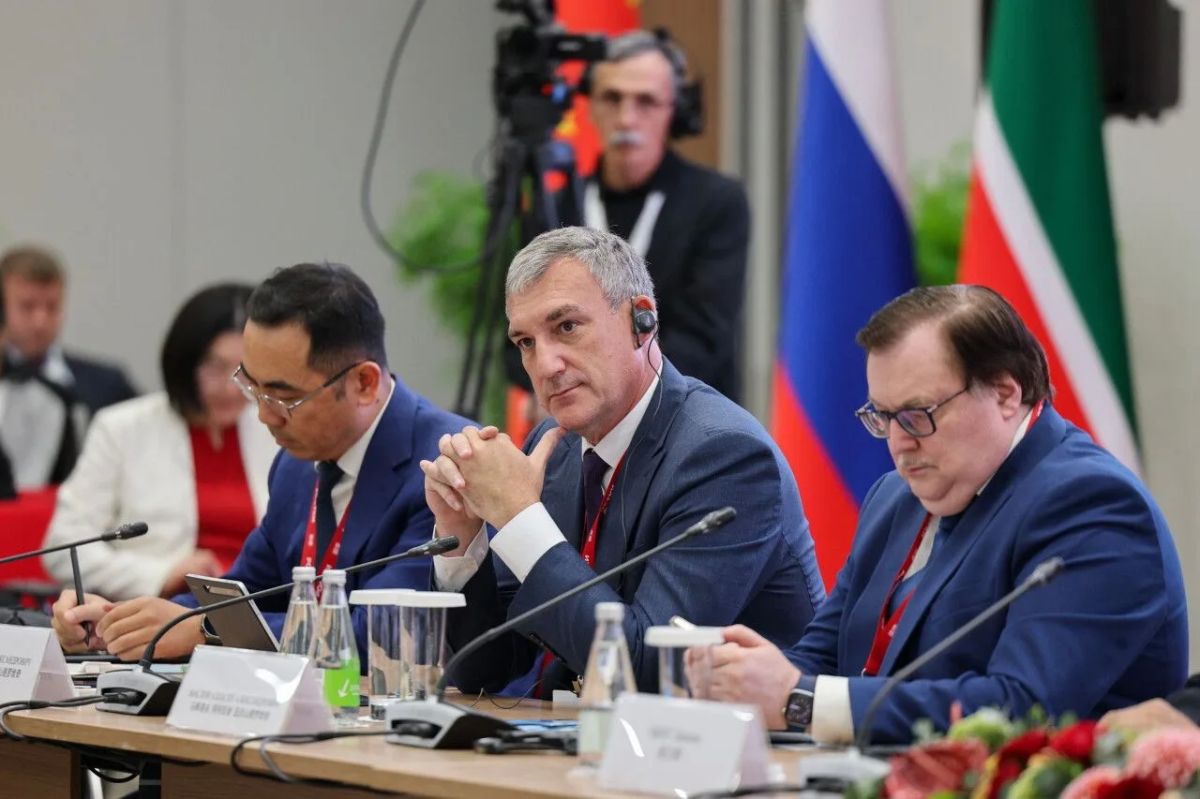 Взаимодействие России и Китая: Губернатор Василий Орлов представил опыт региона на международном форуме в Казани и пригласил к сотрудничеству инвесторов двух стран