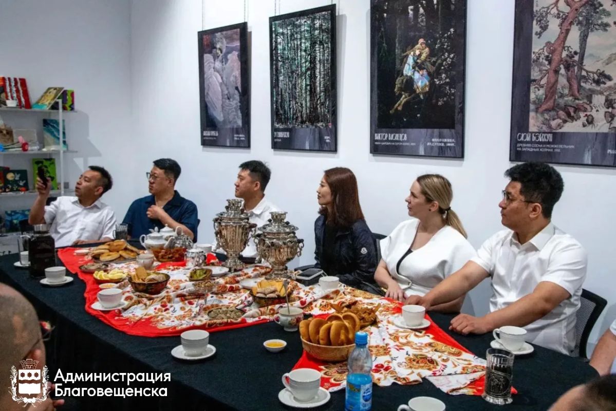 Молодёжь из Поднебесной знакомится с культурой России — в Благовещенске проходят международные обмены Молодёжь из Поднебесной знакомится с культурой России — в Благовещенске проходят международные обмены