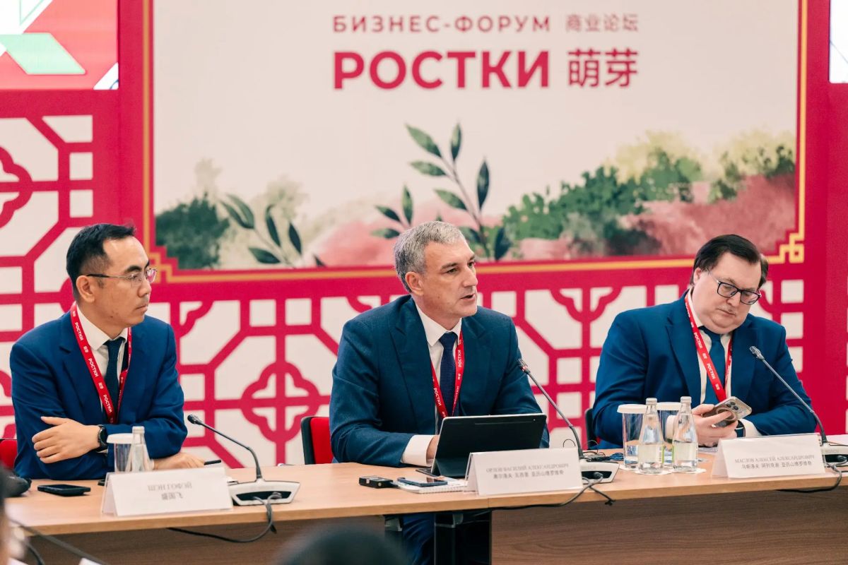Взаимодействие России и Китая: Губернатор Василий Орлов представил опыт региона на международном форуме в Казани и пригласил к сотрудничеству инвесторов двух стран Взаимодействие России и Китая: Губернатор Василий Орлов представил опыт региона на международном форуме в Казани и пригласил к сотрудничеству инвесторов двух стран