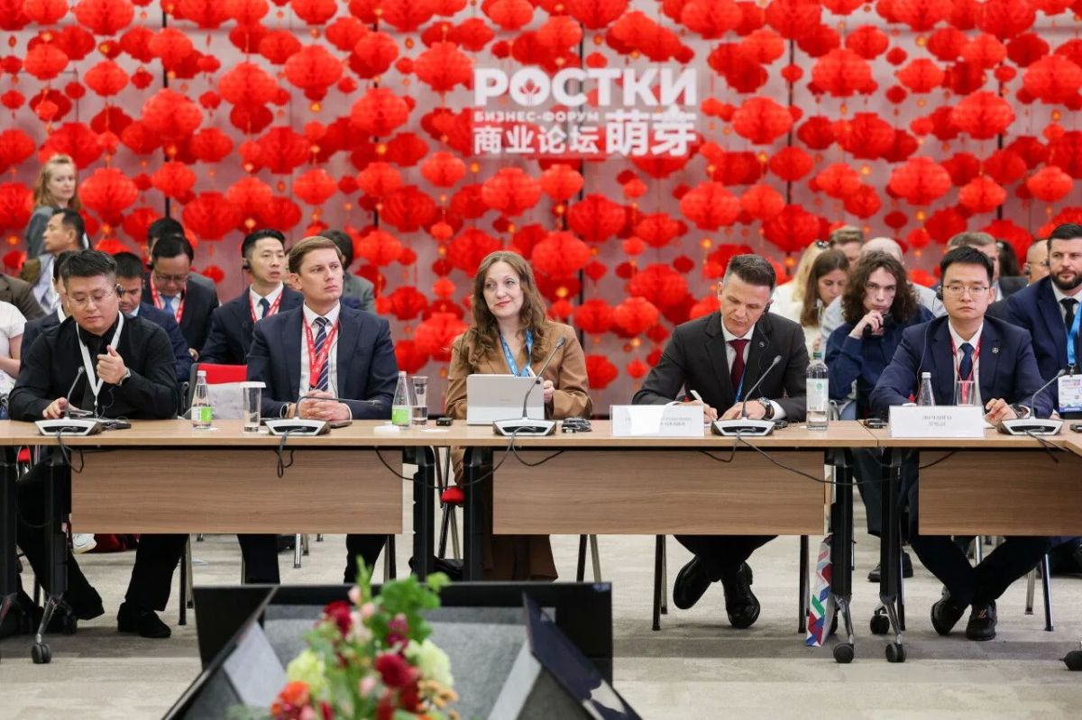 Взаимодействие России и Китая: Губернатор Василий Орлов представил опыт региона на международном форуме в Казани и пригласил к сотрудничеству инвесторов двух стран Взаимодействие России и Китая: Губернатор Василий Орлов представил опыт региона на международном форуме в Казани и пригласил к сотрудничеству инвесторов двух стран