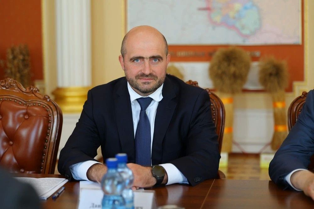 Губернатор Василий Орлов встретился с председателем комитета Госдумы по международным делам Леонидом Слуцким Губернатор Василий Орлов встретился с председателем комитета Госдумы по международным делам Леонидом Слуцким