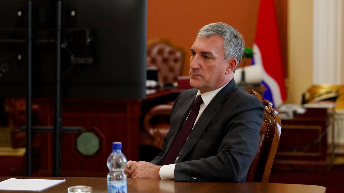 Василий Орлов: Провел рабочую встречу с временно исполняющим обязанности начальника ГУ МЧС России по Амурской области Павлом Шпеньковым Василий Орлов: Провел рабочую встречу с временно исполняющим обязанности начальника ГУ МЧС России по Амурской области Павлом Шпеньковым