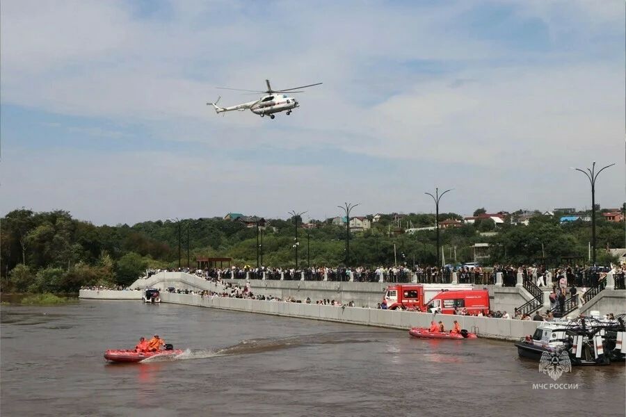 На Амуре прошли масштабные российско-китайские учения по ликвидации последствий чрезвычайной ситуации на воде На Амуре прошли масштабные российско-китайские учения по ликвидации последствий чрезвычайной ситуации на воде