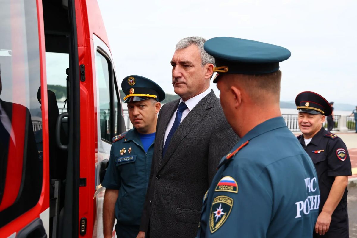 Василий Орлов: Спасатели из России и Китая тренировались совместно устранять ЧС на пограничной реке Амур Василий Орлов: Спасатели из России и Китая тренировались совместно устранять ЧС на пограничной реке Амур
