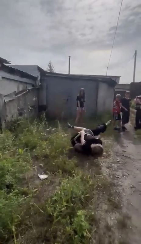 Полиция проводит проверку по факту драки подростков в Белогорске Полиция проводит проверку по факту драки подростков в Белогорске