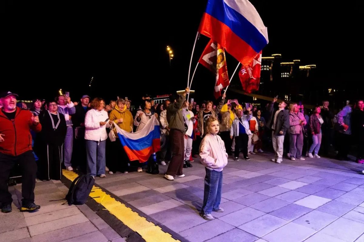 Друзья, сегодня — День Государственного флага России Друзья, сегодня — День Государственного флага России