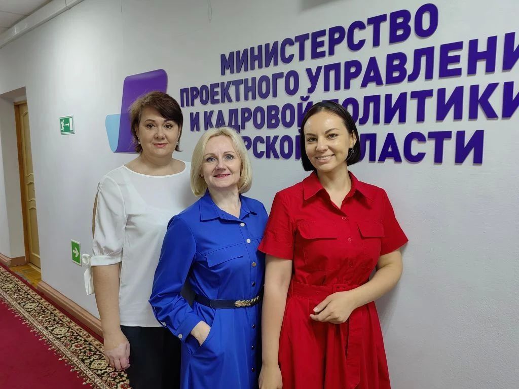 Триколор — в наших сердцах (и сегодня даже в одежде) Триколор — в наших сердцах (и сегодня даже в одежде)