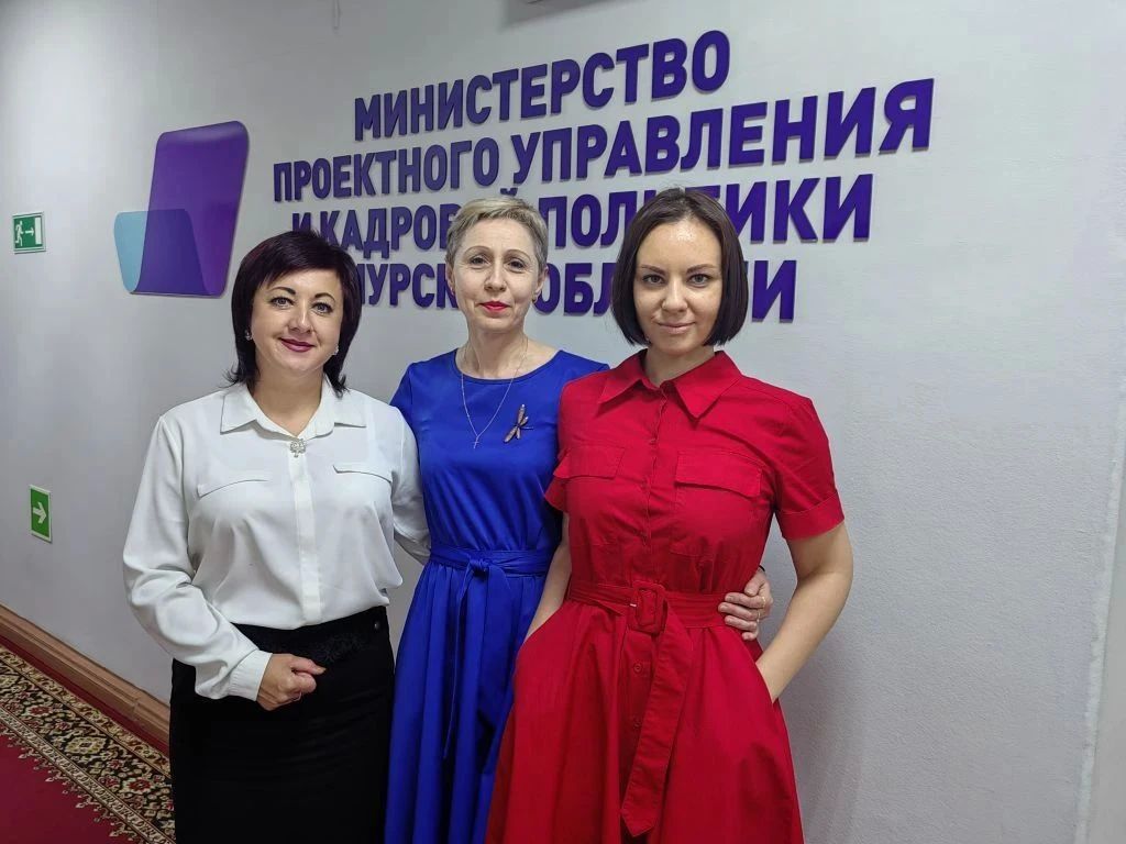Триколор — в наших сердцах (и сегодня даже в одежде) Триколор — в наших сердцах (и сегодня даже в одежде)