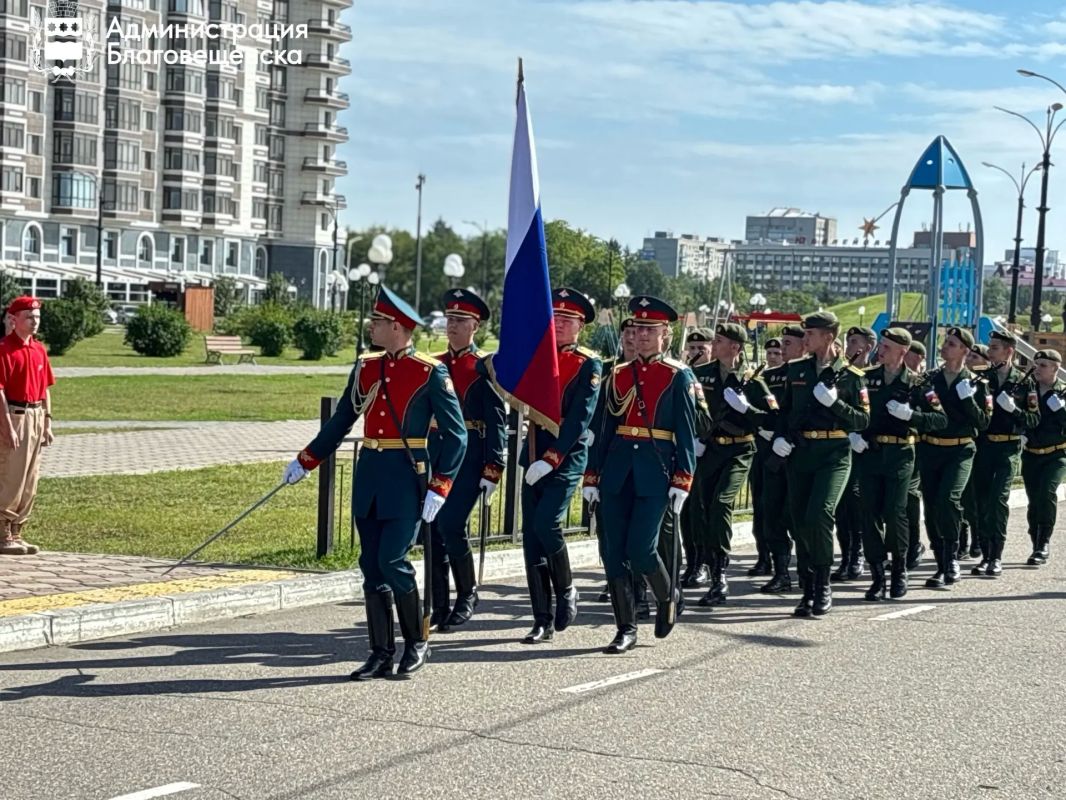 В столице Амурской области возложили цветы к памятнику генералгубернатора Восточной Сибири, графа Николая Николаевича МуравьёваАмурского В столице Амурской области возложили цветы к памятнику генералгубернатора Восточной Сибири, графа Николая Николаевича МуравьёваАмурского