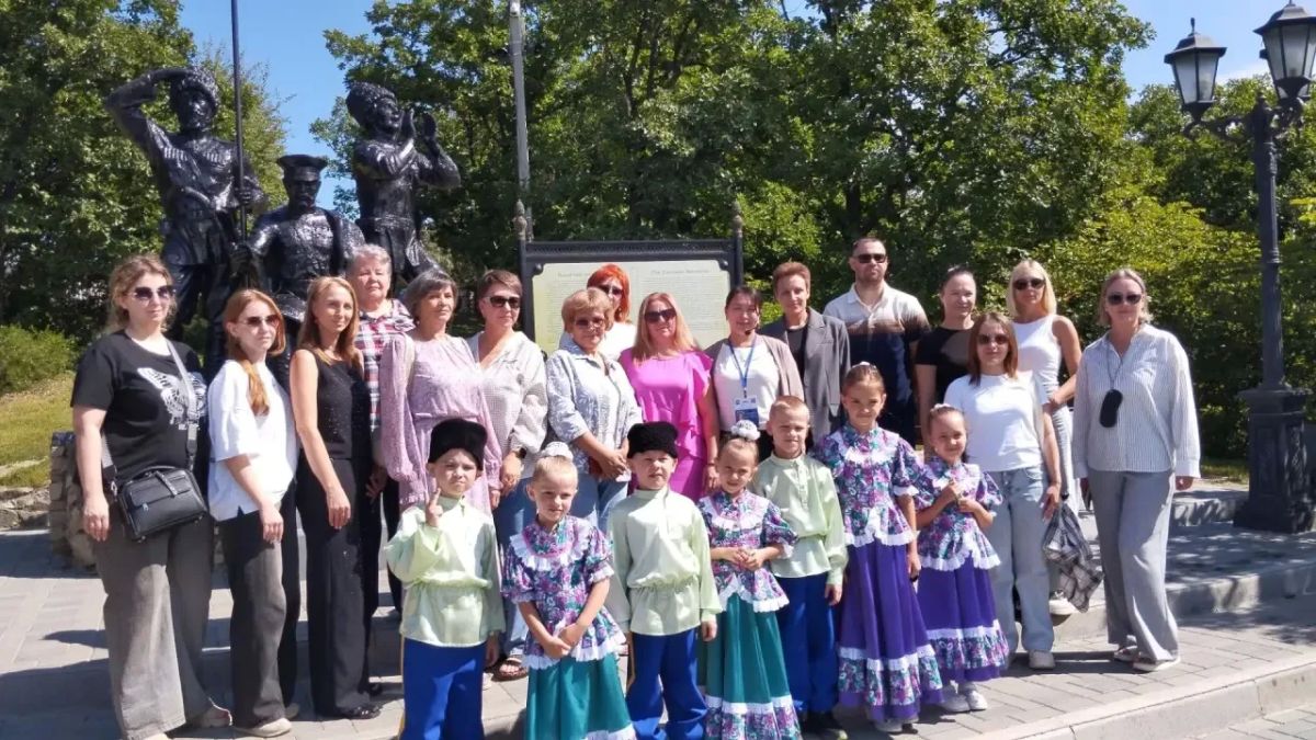 «Наш, Амурский!»: в Благовещенске впервые прошла автобуснопешеходная экскурсиявыставка к 217летию МуравьёваАмурского «Наш, Амурский!»: в Благовещенске впервые прошла автобуснопешеходная экскурсиявыставка к 217летию МуравьёваАмурского