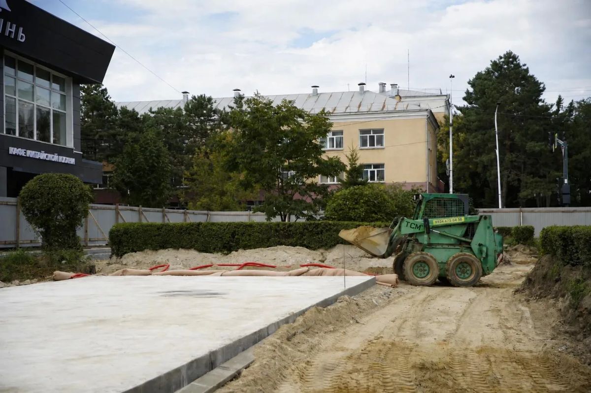 В Благовещенске продолжается благоустройство будущего сквера возле МФЦ В Благовещенске продолжается благоустройство будущего сквера возле МФЦ