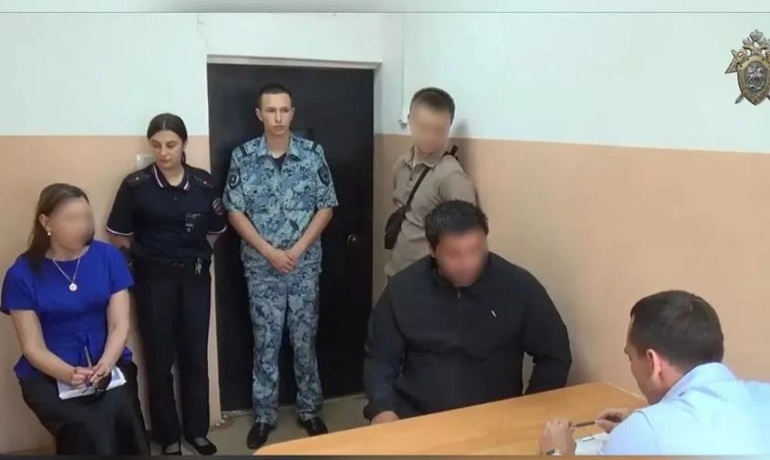 В Свободном мужчина угрожал племянникам, ранил соседа и поджег квартиру