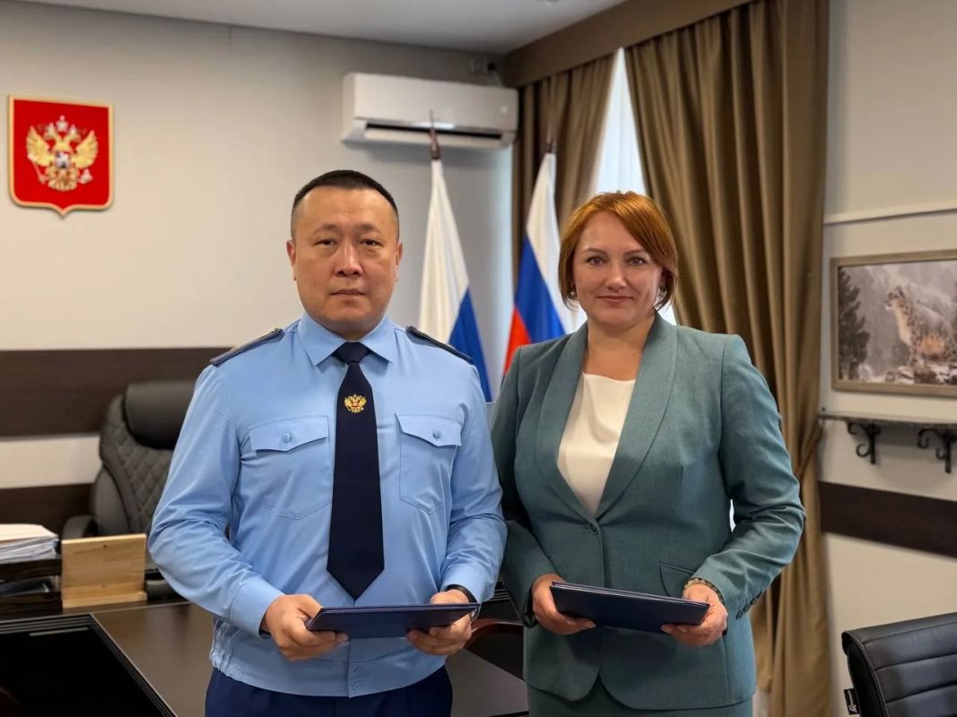Прокурор Амурской области и уполномоченный по правам ребенка заключили соглашение о взаимодействии Прокурор Амурской области и уполномоченный по правам ребенка заключили соглашение о взаимодействии