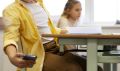 В школах с 1 сентября запретят пользоваться мобильными телефонами на уроках