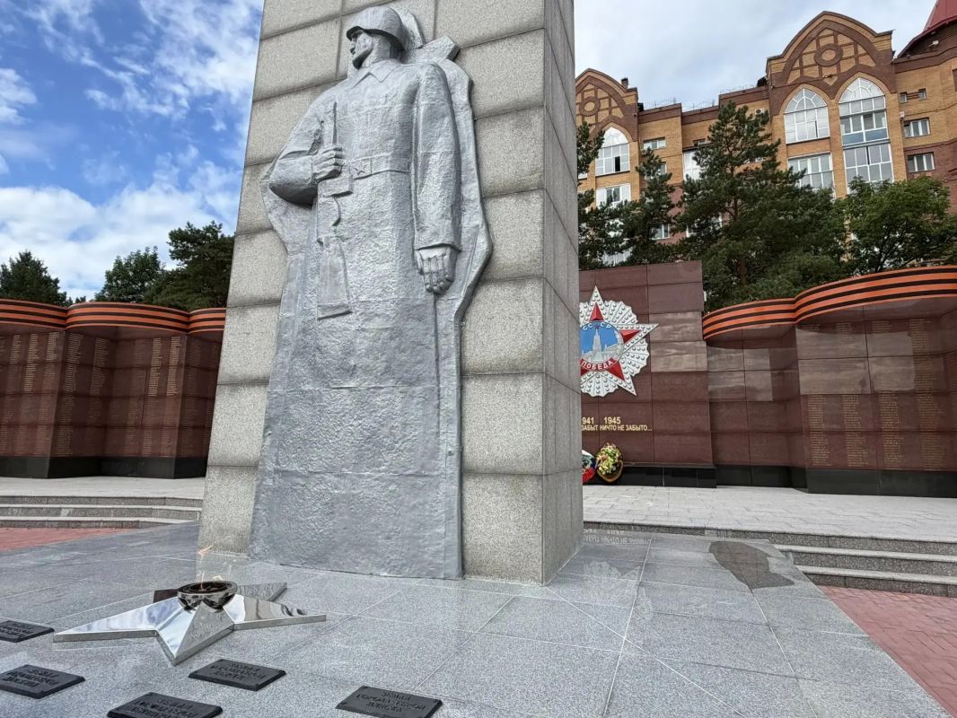 Огонь памяти станет вечным: на площади Победы в Благовещенске завершают монтаж газового оборудования