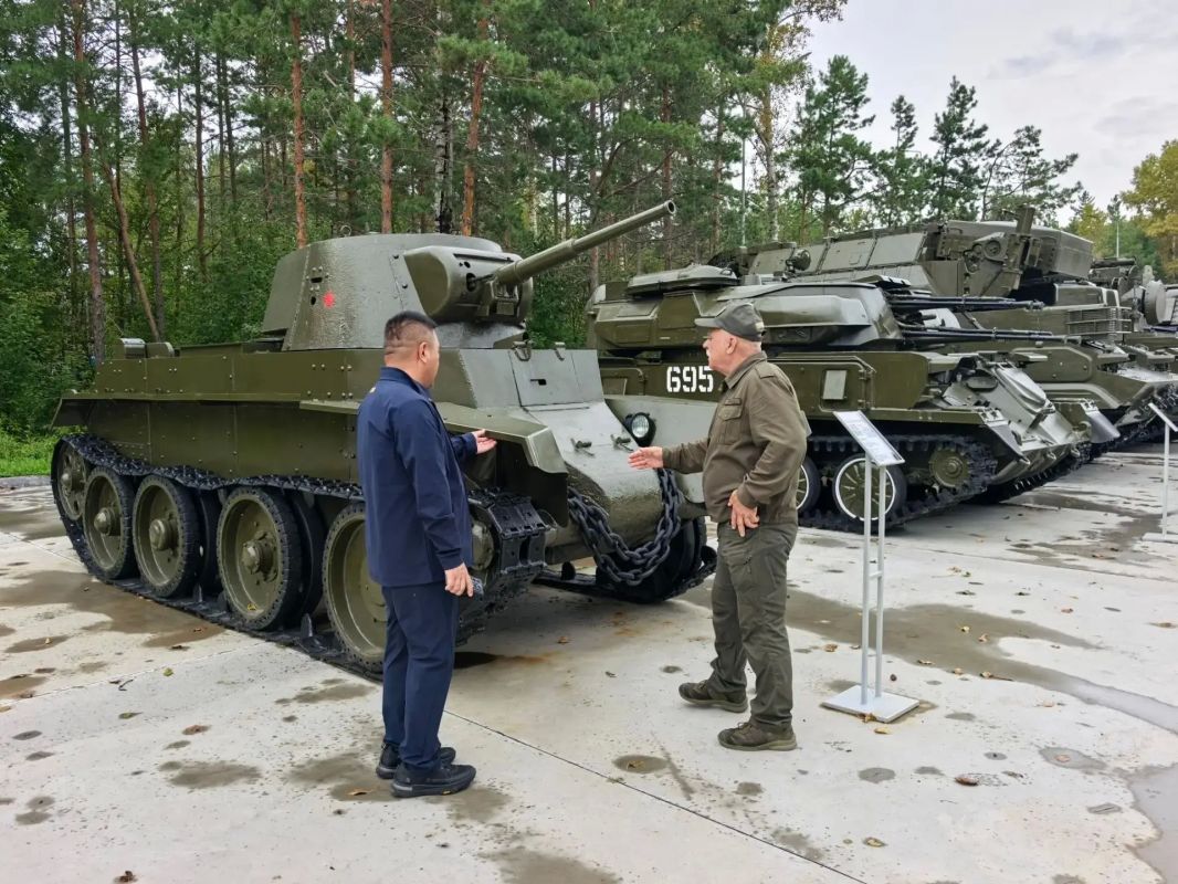 Делегация из КНР посетила летнюю военно-патриотическую смену от Центра «ВОИН» Делегация из КНР посетила летнюю военно-патриотическую смену от Центра «ВОИН»