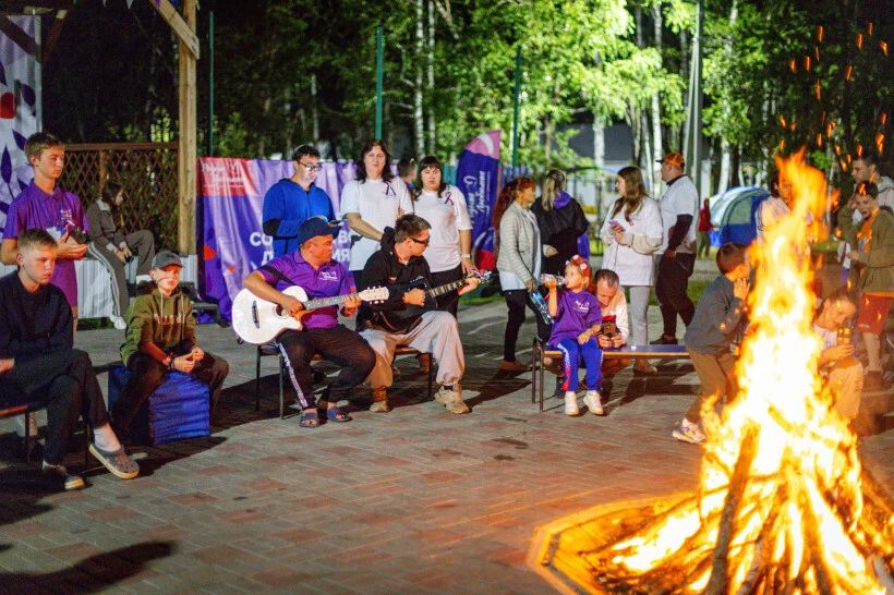 «Родные — Любимые» вернули в детство: журналист АП — о том, как семейный фестиваль помог родителям найти время для своих детей «Родные — Любимые» вернули в детство: журналист АП — о том, как семейный фестиваль помог родителям найти время для своих детей