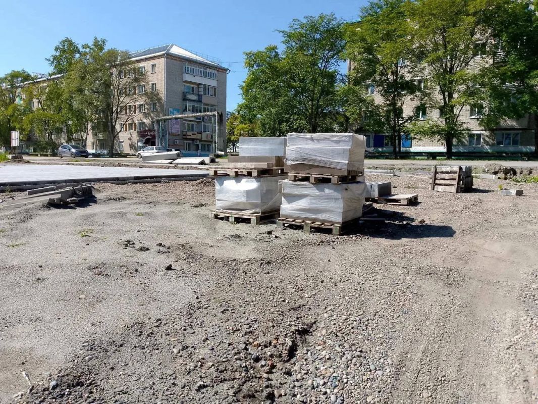В Прогрессе идет благоустройство центральной площади по президентскому нацпроекту В Прогрессе идет благоустройство центральной площади по президентскому нацпроекту