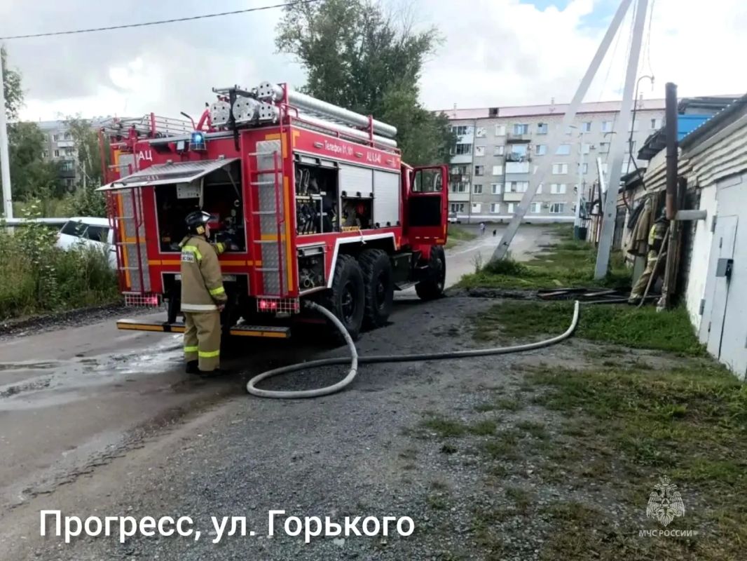 #СобытияМЧС28. В Амурской области за прошедшие сутки Потушено 4 пожара, 2 из них ликвидировали силы и средства МЧС России: в Прогрессе на ул. Горького горела кровля гаража #СобытияМЧС28. В Амурской области за прошедшие сутки Потушено 4 пожара, 2 из них ликвидировали силы и средства МЧС России: в Прогрессе на ул. Горького горела кровля гаража